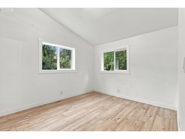 5390 Ne SKIDMORE St, Portland, OR 97218