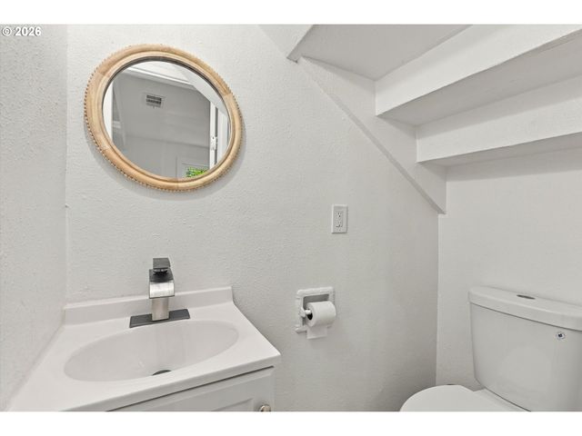 5390 Ne SKIDMORE St, Portland, OR 97218