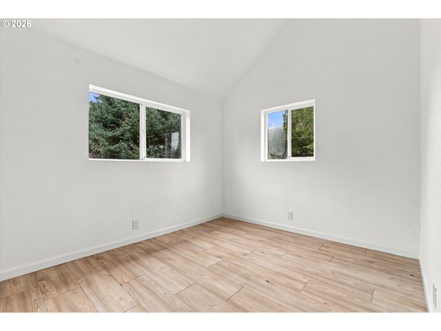 5390 Ne SKIDMORE St, Portland, OR 97218