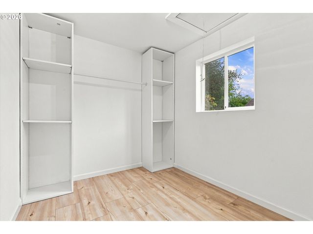 5390 Ne SKIDMORE St, Portland, OR 97218