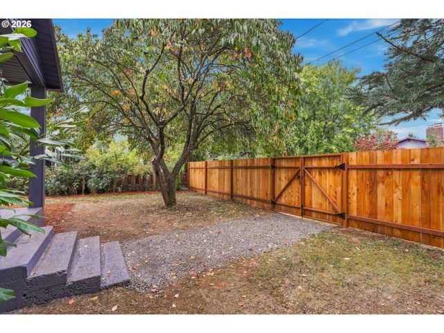5390 Ne SKIDMORE St, Portland, OR 97218