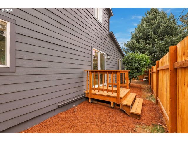 5390 Ne SKIDMORE St, Portland, OR 97218