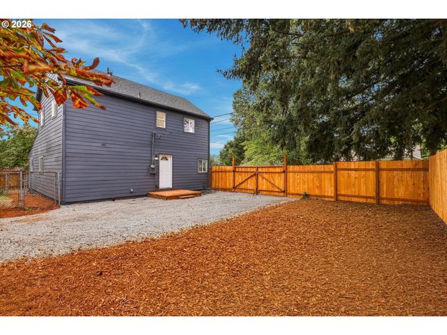 5390 Ne SKIDMORE St, Portland, OR 97218