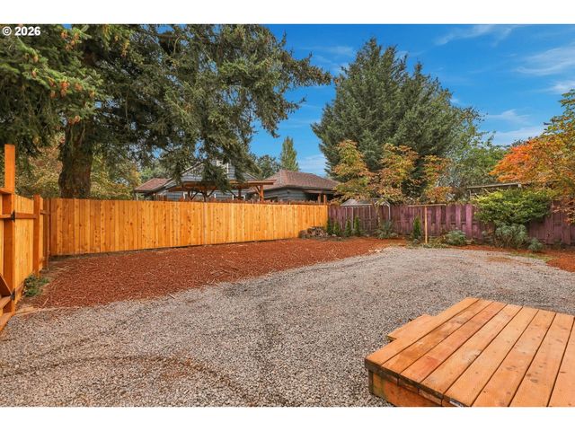5390 Ne SKIDMORE St, Portland, OR 97218