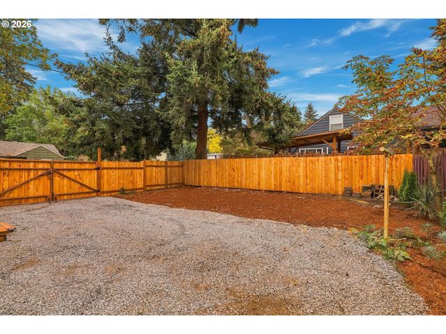 5390 Ne SKIDMORE St, Portland, OR 97218
