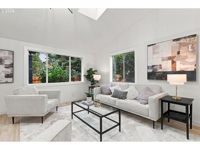 5390 Ne SKIDMORE St, Portland, OR 97218