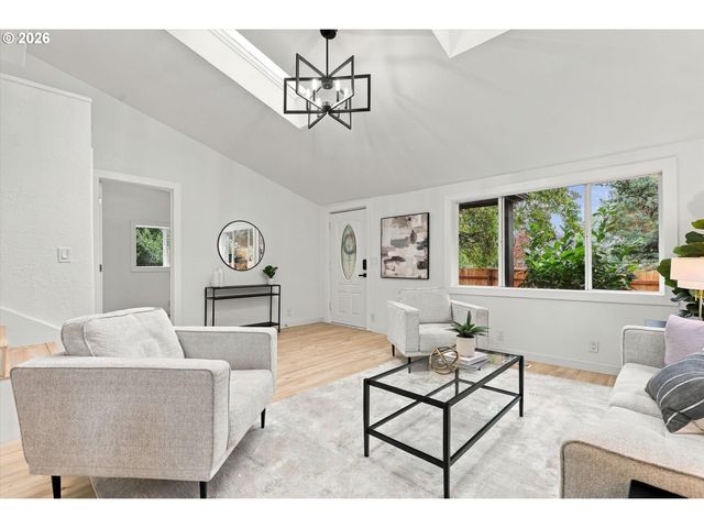 5390 Ne SKIDMORE St, Portland, OR 97218