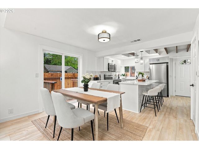 5390 Ne SKIDMORE St, Portland, OR 97218