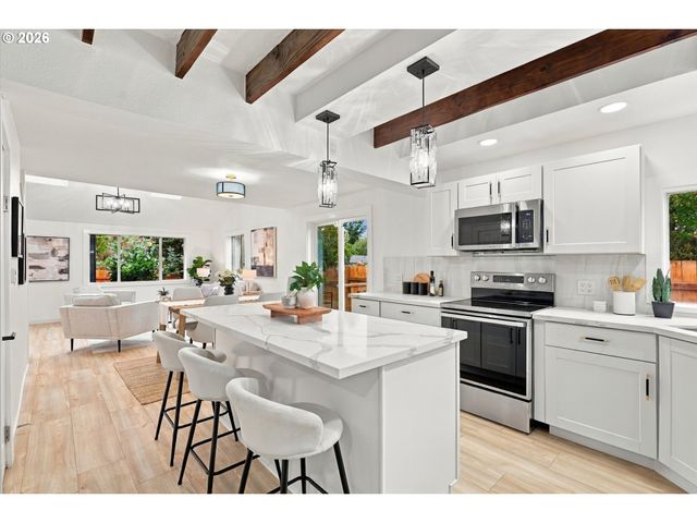 5390 Ne SKIDMORE St, Portland, OR 97218