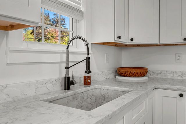 1091 Pucker Street, Stowe, VT 05672