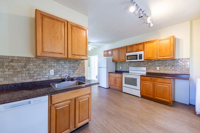 117 S PRAIRIE Street, Batavia, IL 60510