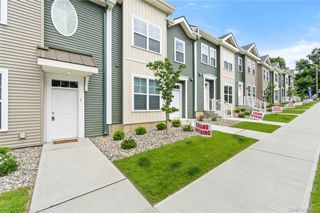 75 Forester Avenue TH1, Warwick, NY 10990