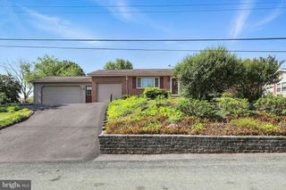 36 HILLSIDE DR, Chambersburg, PA 17202