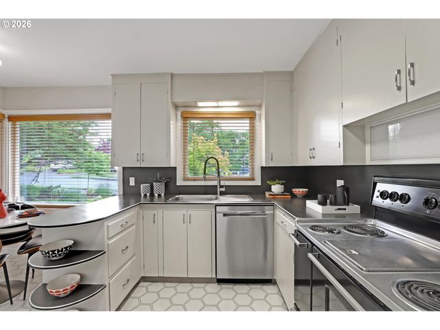 329 Se 50TH Ave, Portland, OR 97215