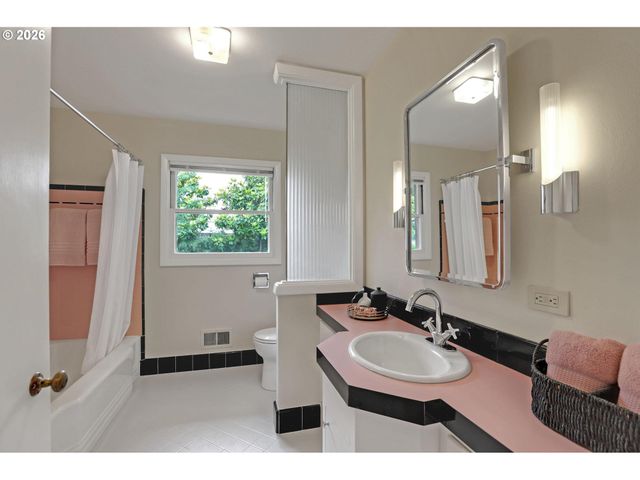 329 Se 50TH Ave, Portland, OR 97215