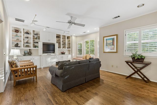 8732 Arbor Park Court, Dallas, TX 75243