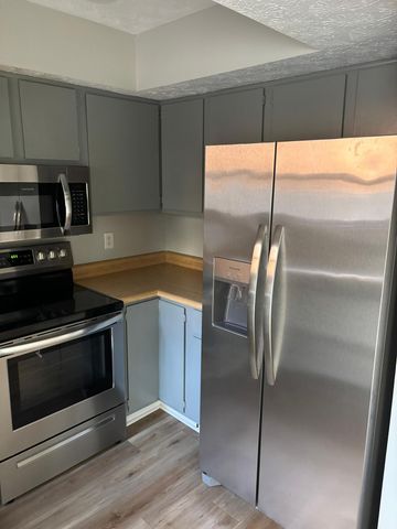 7970 Trellage Court, 15, Powell, OH 43065