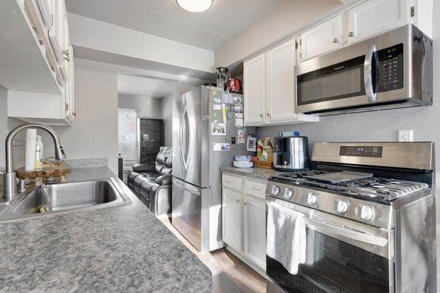 2615 Prairieview Lane N, Aurora, IL 60502