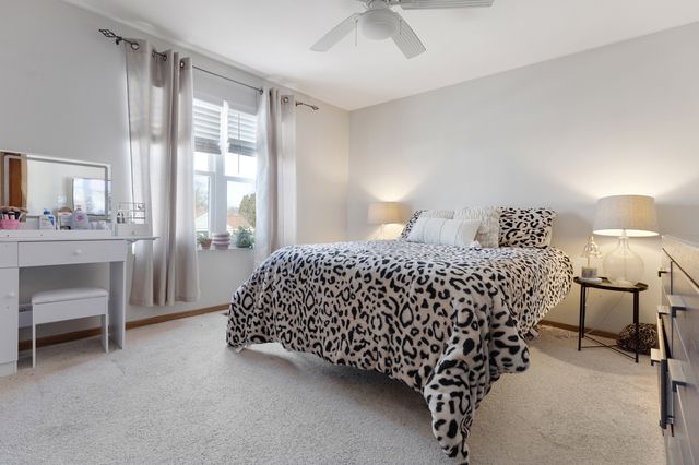 2615 Prairieview Lane N, Aurora, IL 60502