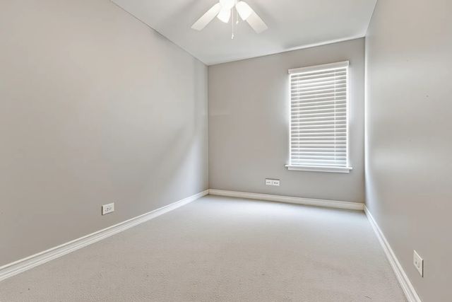 2615 Prairieview Lane N, Aurora, IL 60502