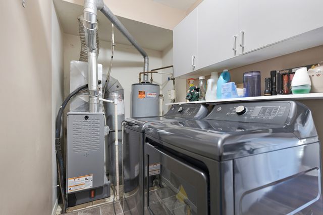 2615 Prairieview Lane N, Aurora, IL 60502