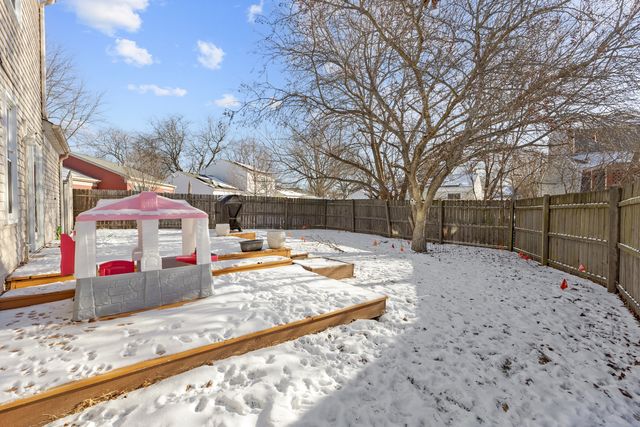 2615 Prairieview Lane N, Aurora, IL 60502