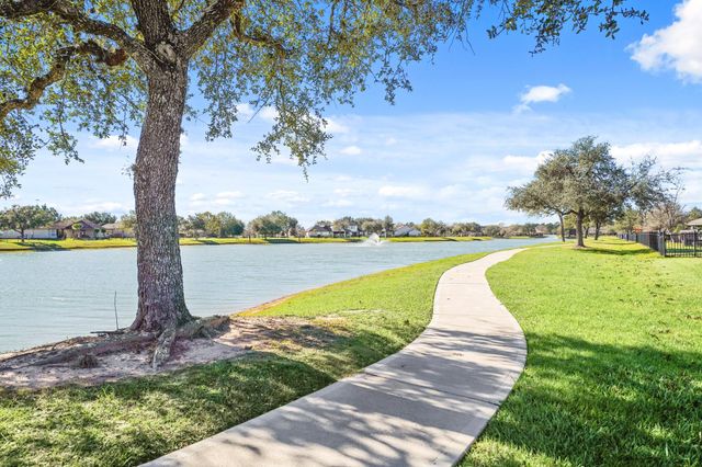 20015 Stone Lake Circle, Tomball, TX 77377