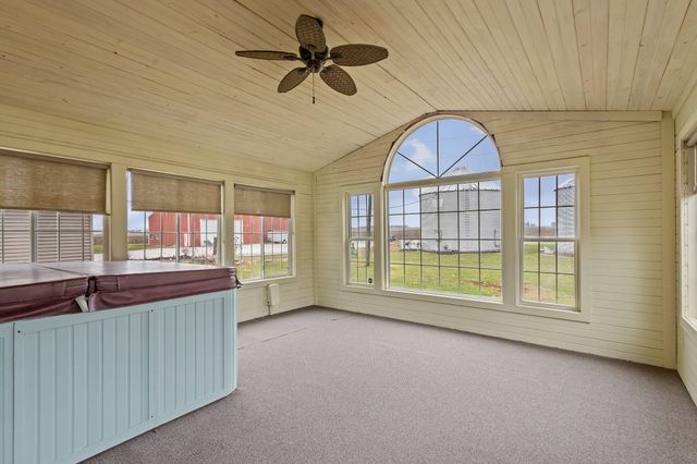 1410 E Wood Road, Rensselaer, IN 47978