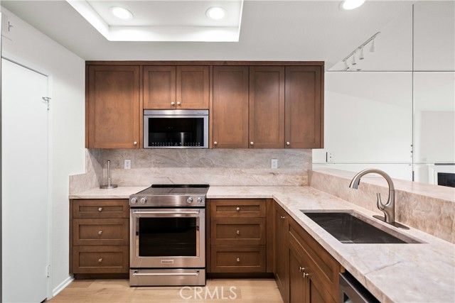 232 Villa Point Drive, Newport Beach, CA 92660