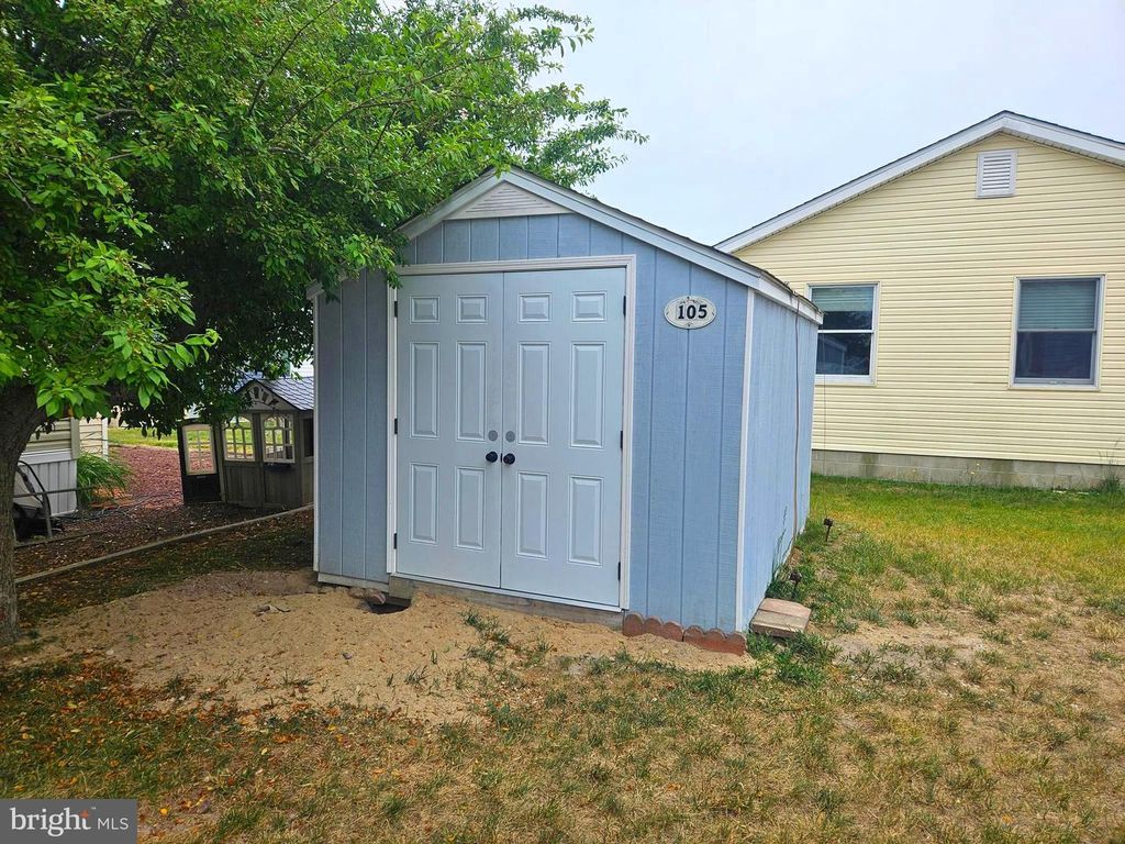 Image 18 of property listing at 105 ASSATEAGUE CT, Ocean City, MD 21842