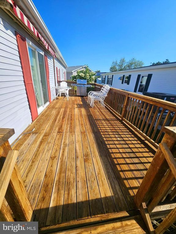 Image 3 of property listing at 105 ASSATEAGUE CT, Ocean City, MD 21842