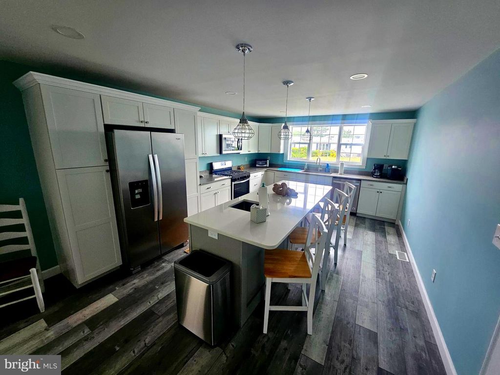 Image 4 of property listing at 105 ASSATEAGUE CT, Ocean City, MD 21842