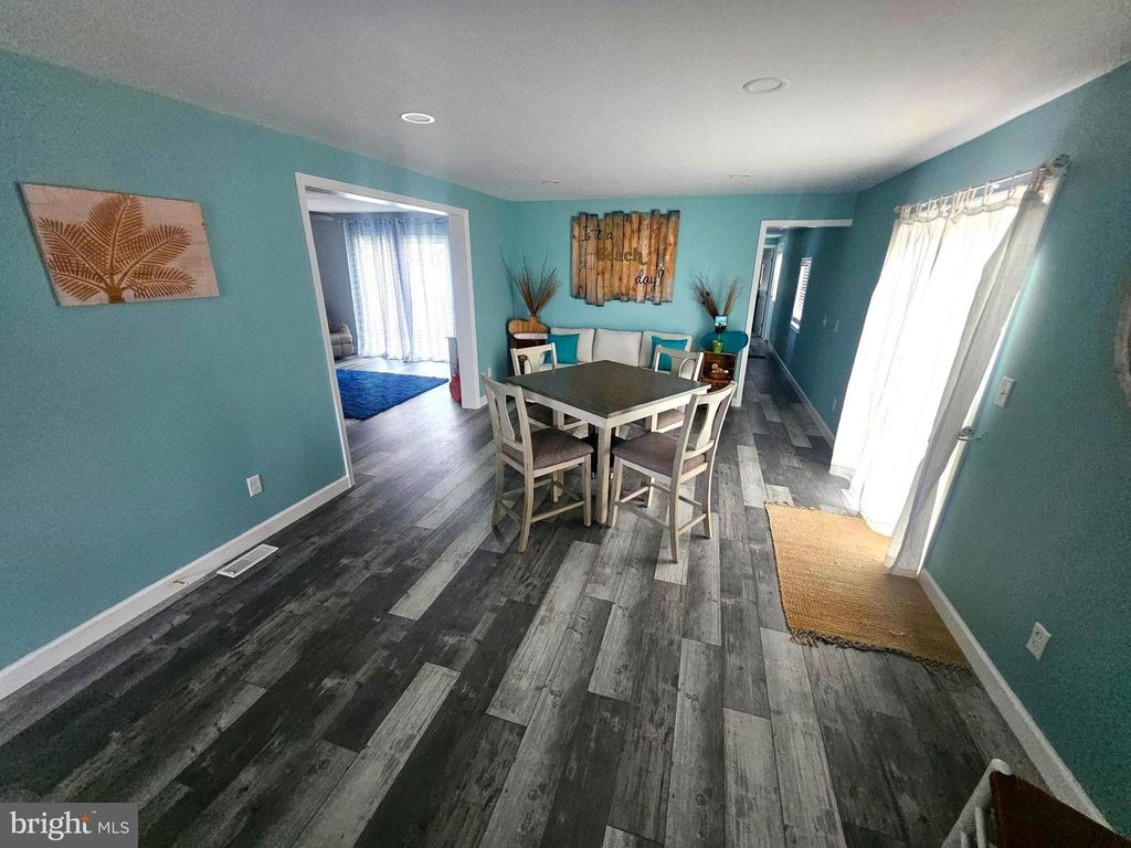 Image 7 of property listing at 105 ASSATEAGUE CT, Ocean City, MD 21842