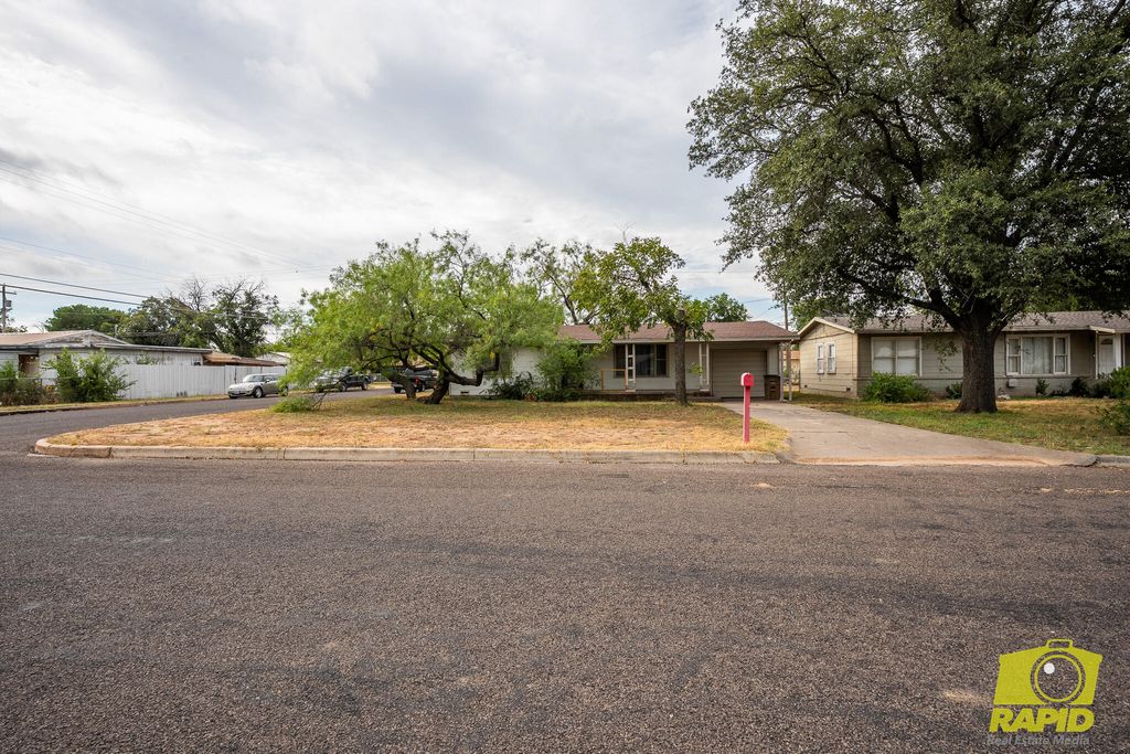 Image 1 of property listing at 215 Windham Street, San Angelo, TX 76903