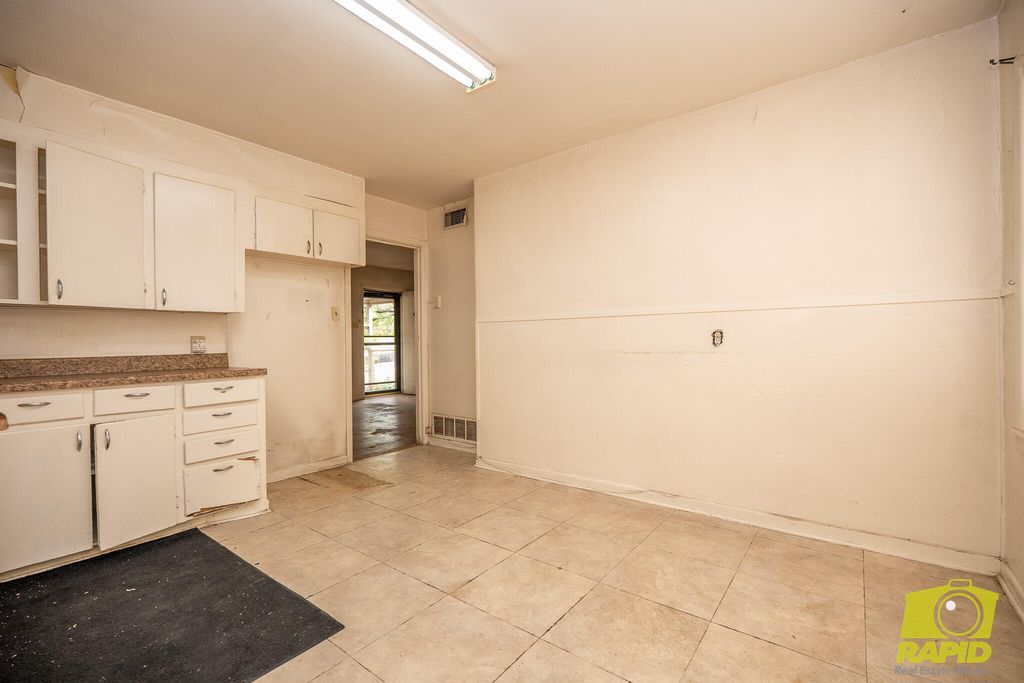 Image 10 of property listing at 215 Windham Street, San Angelo, TX 76903
