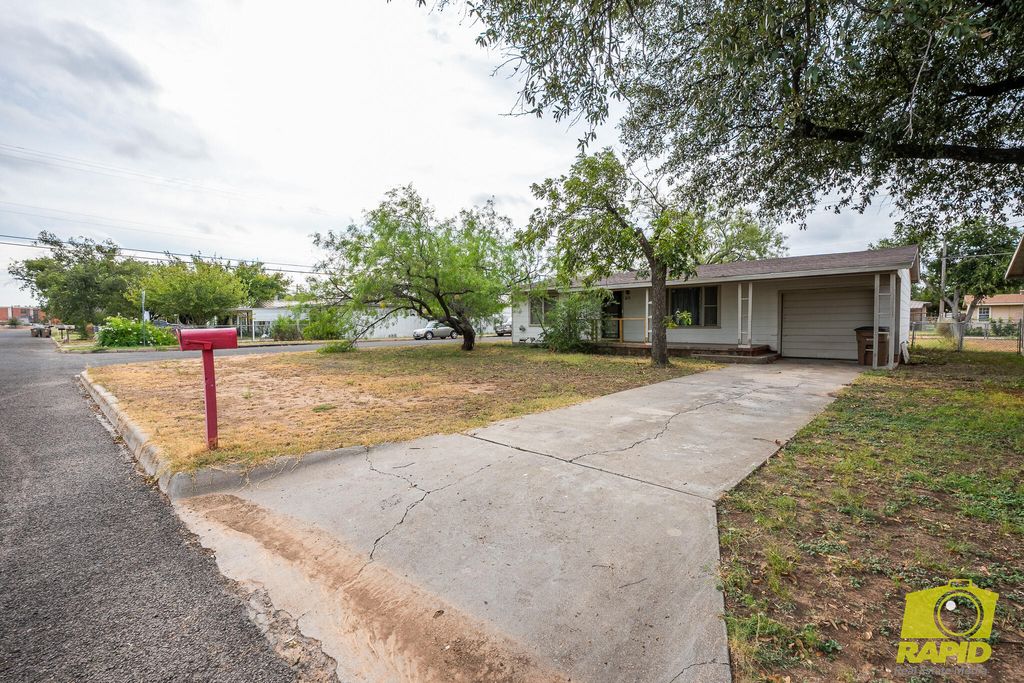 Image 2 of property listing at 215 Windham Street, San Angelo, TX 76903