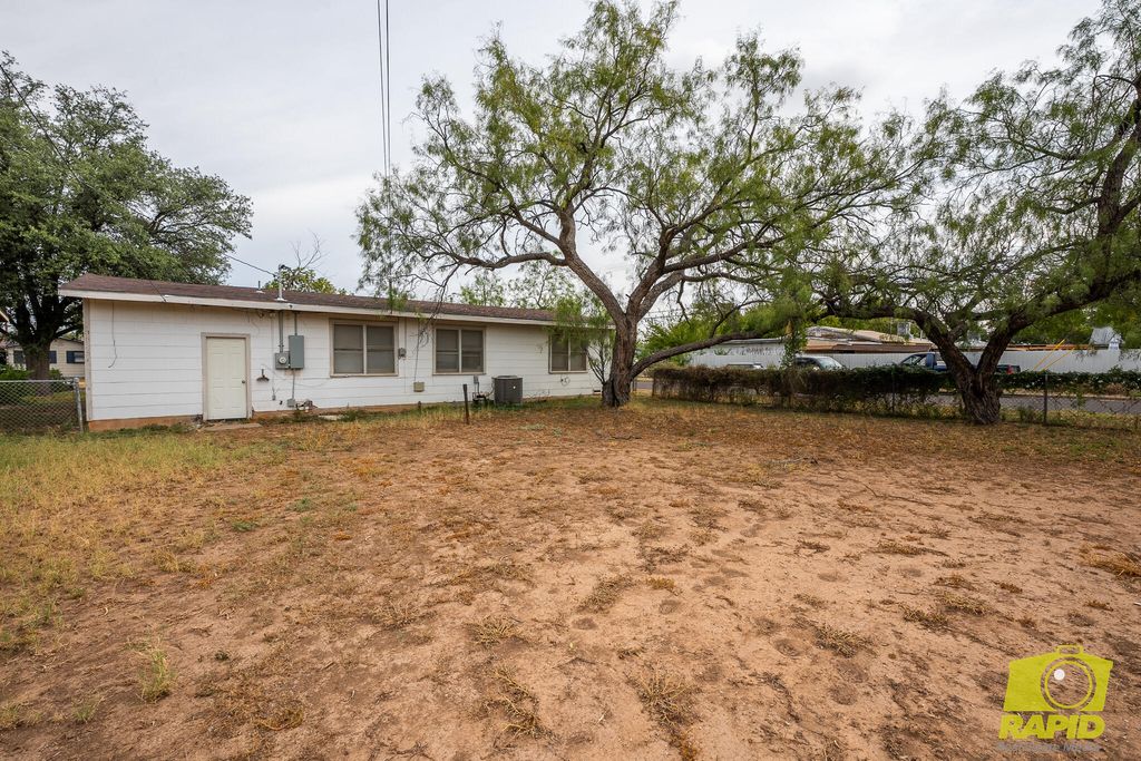 Image 20 of property listing at 215 Windham Street, San Angelo, TX 76903