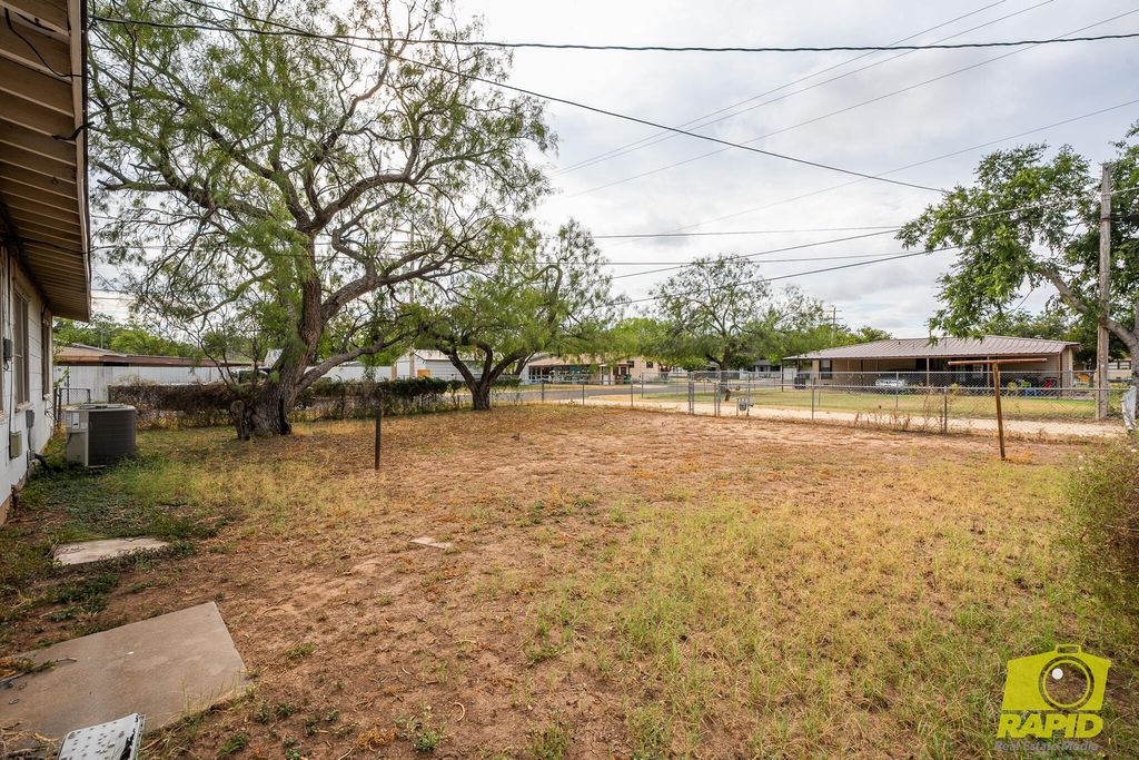 Image 24 of property listing at 215 Windham Street, San Angelo, TX 76903