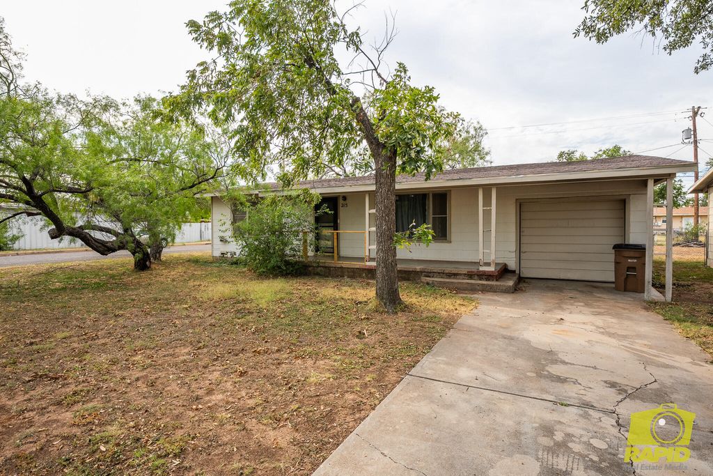 Image 3 of property listing at 215 Windham Street, San Angelo, TX 76903