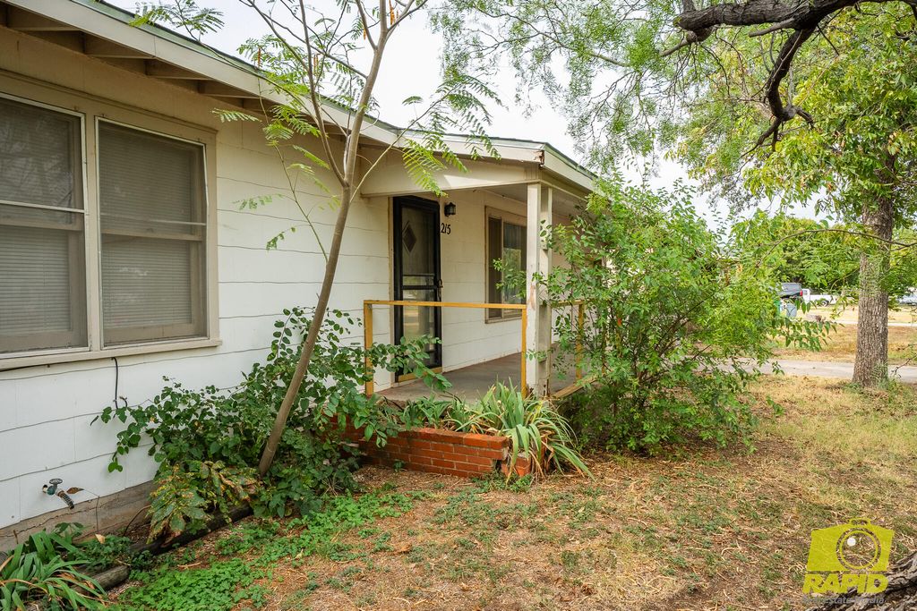 Image 4 of property listing at 215 Windham Street, San Angelo, TX 76903