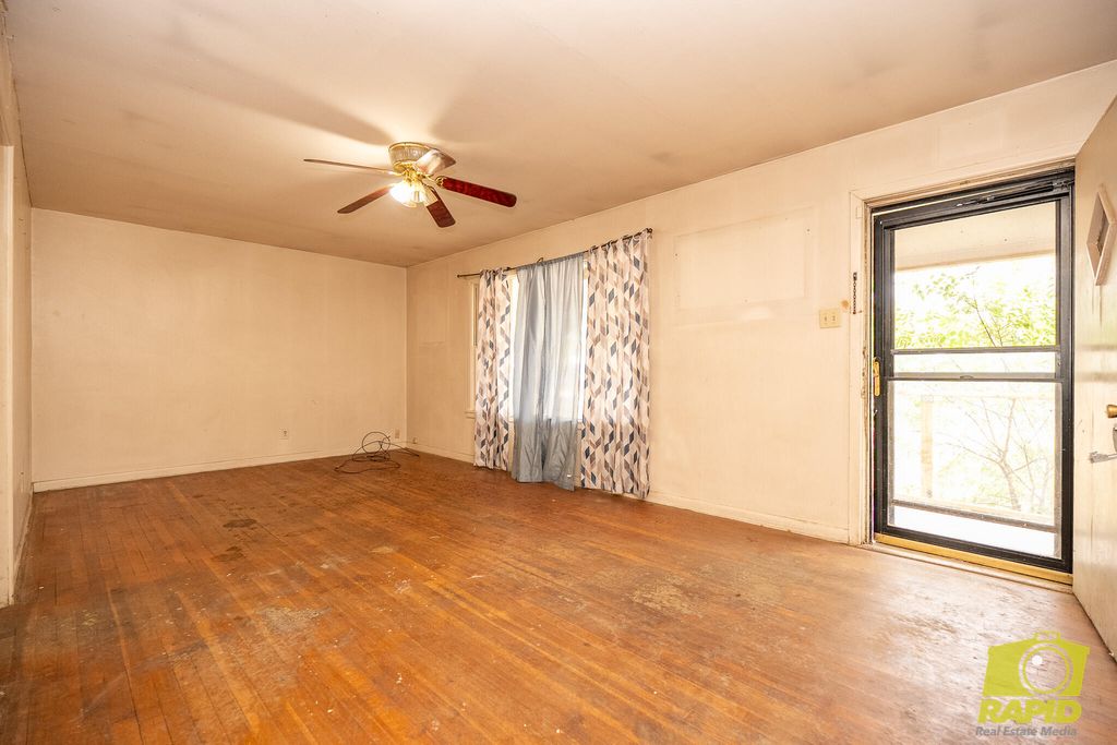 Image 5 of property listing at 215 Windham Street, San Angelo, TX 76903