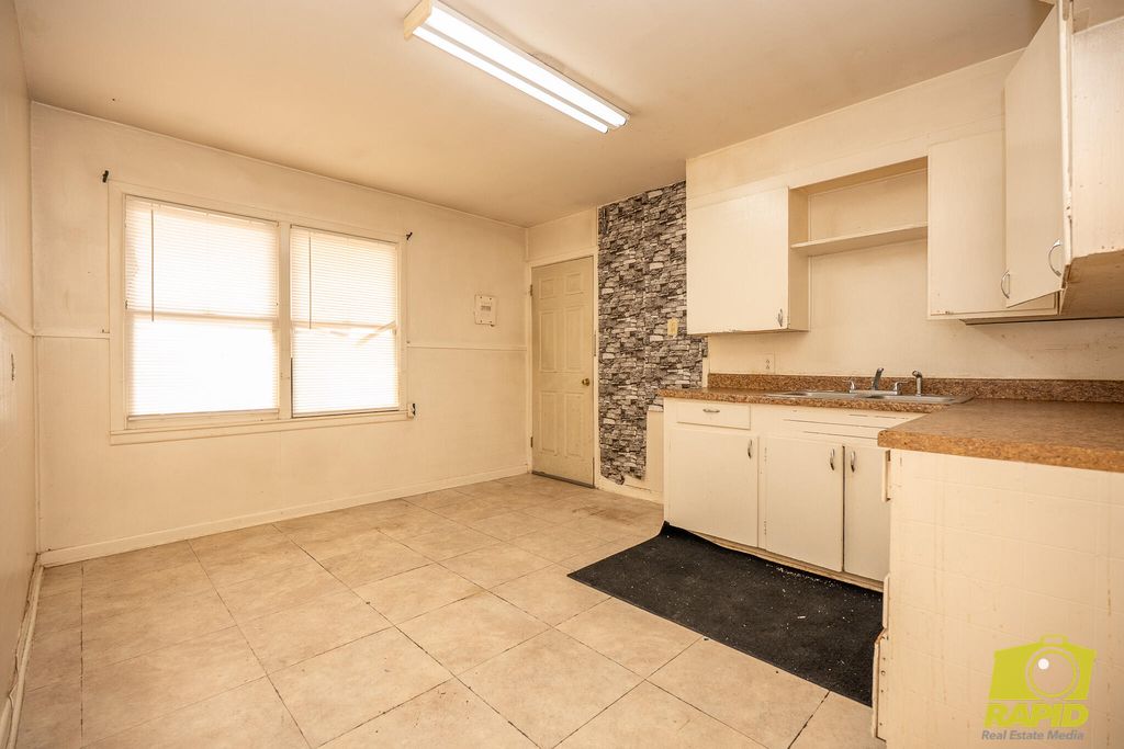 Image 8 of property listing at 215 Windham Street, San Angelo, TX 76903