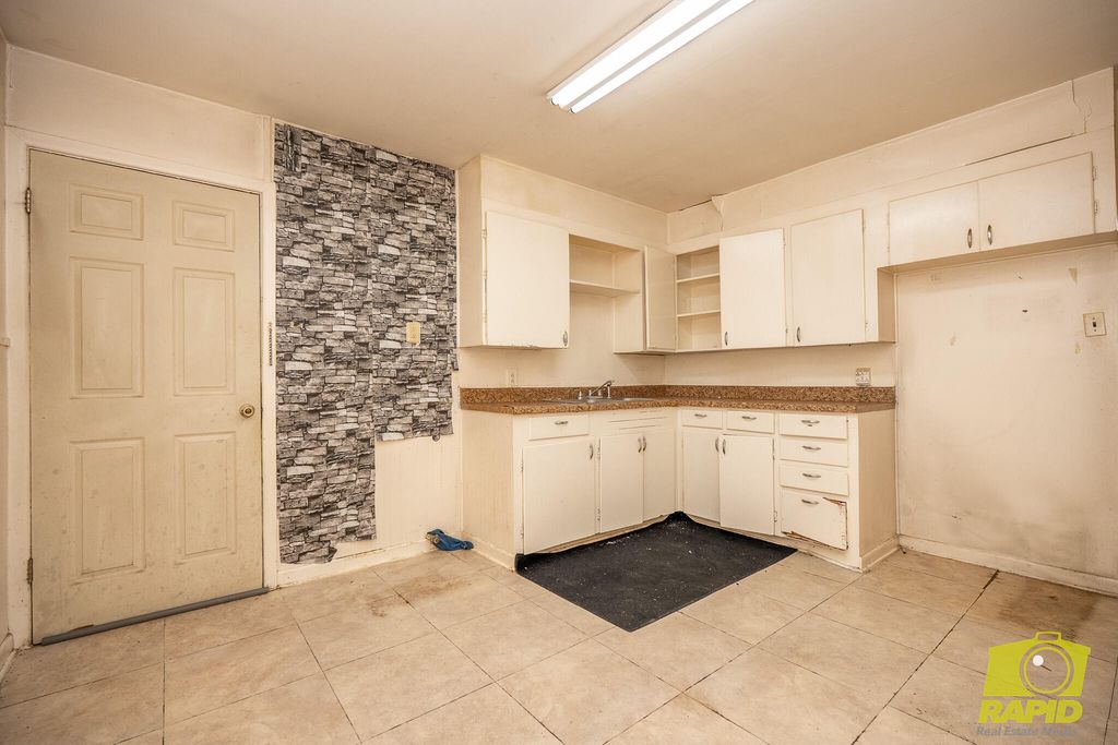Image 9 of property listing at 215 Windham Street, San Angelo, TX 76903