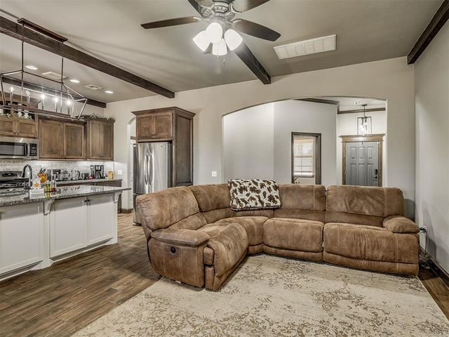 1858 N Main Street, Blanchard, OK 73010