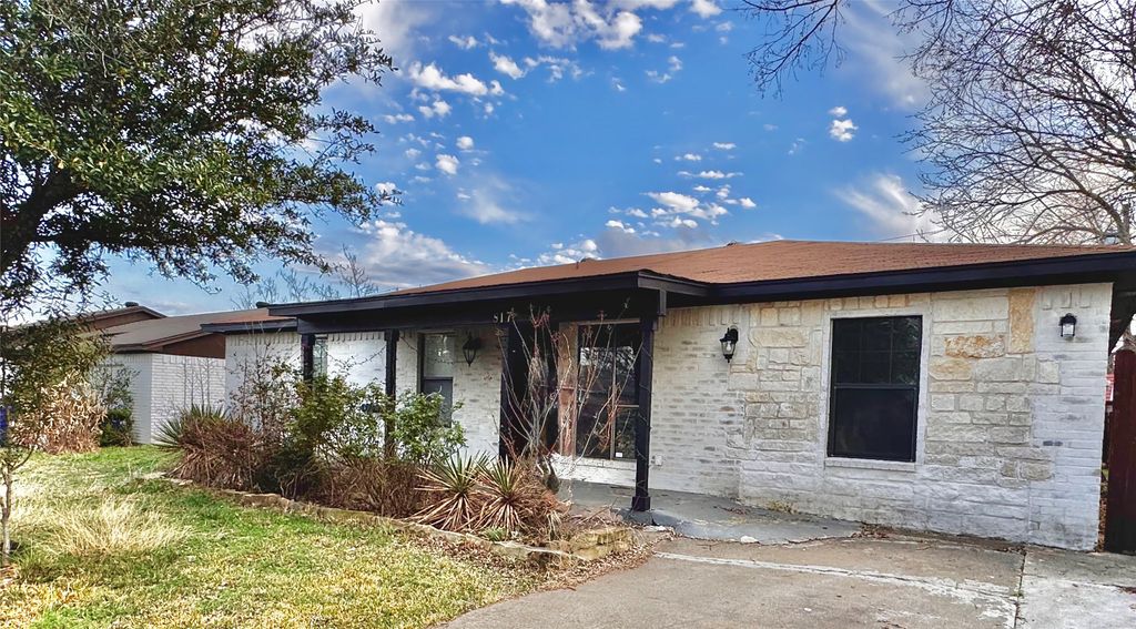 817 Loganwood Drive, Royse City, TX 75189