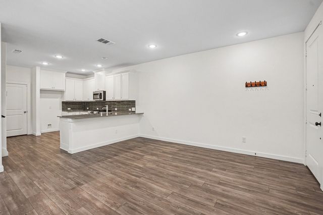 204 Venice Avenue, Flower Mound, TX 75028
