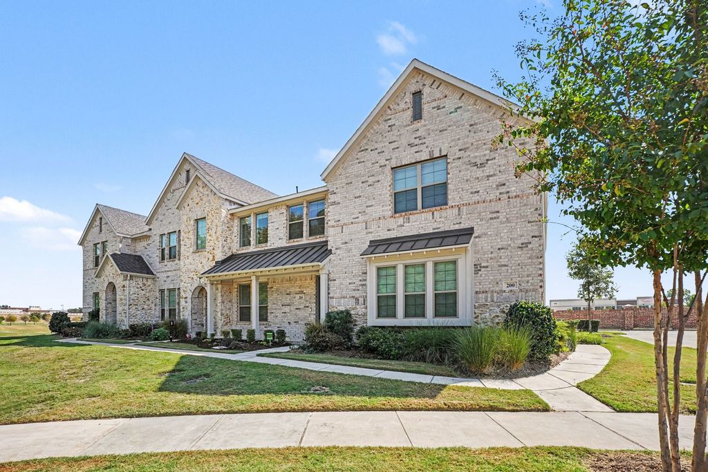 204 Venice Avenue, Flower Mound, TX 75028 — photo 2