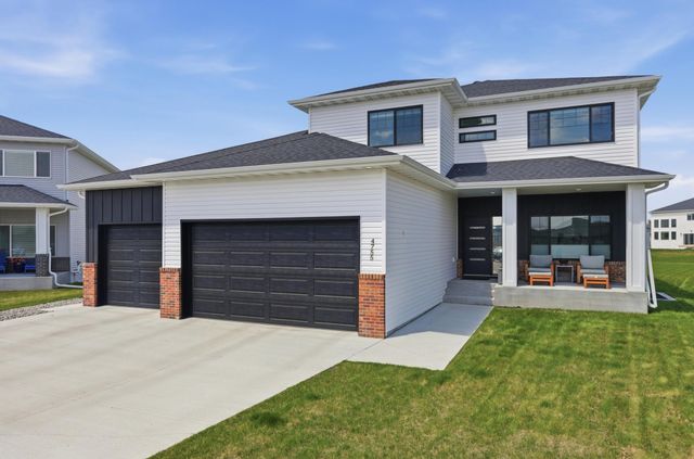 4755 32nd Street S, Fargo, ND 58104