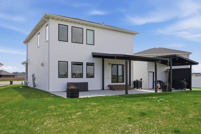 4755 32nd Street S, Fargo, ND 58104