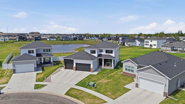 4755 32nd Street S, Fargo, ND 58104